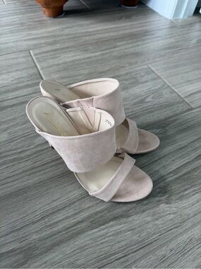 Anne Michelle Suede Heels